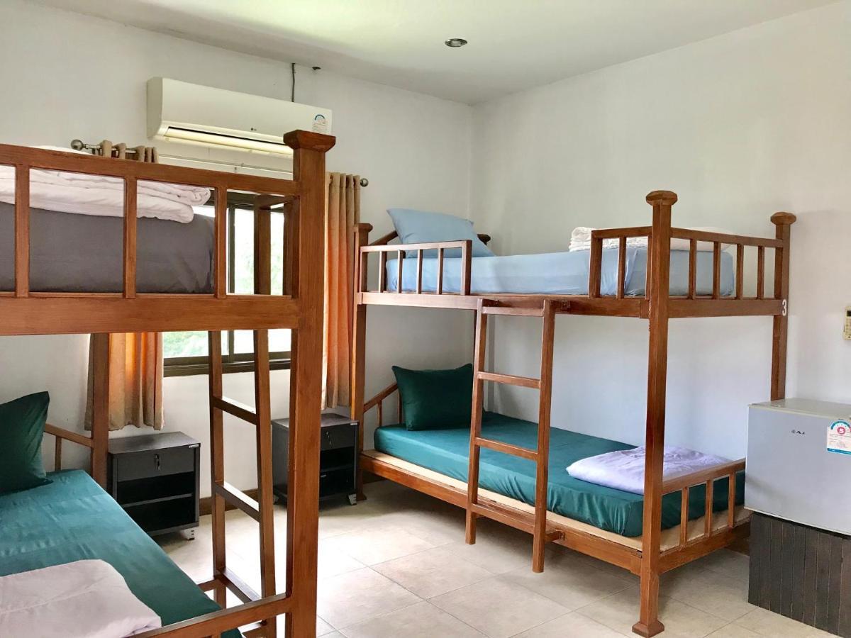Hiranyika Cafe & Bed Hostel Koh Samui Exterior photo