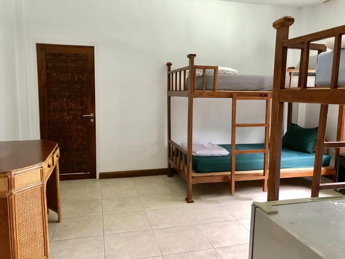 Hiranyika Cafe & Bed Hostel Koh Samui Exterior photo